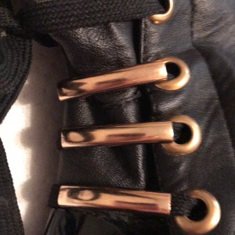 Boots - Picture 3 of 6